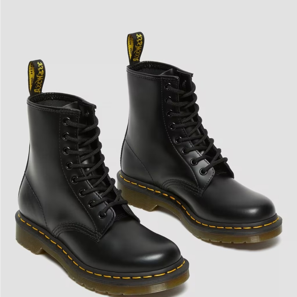 Dr. Martens Icons smooth leather lace up boots